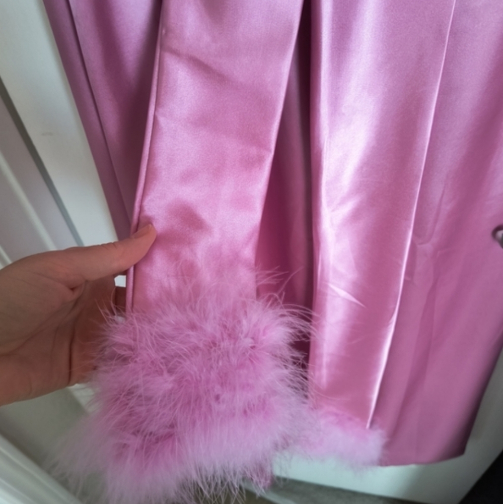 Luxurious Pink Satin Robe with Feather Trim - Picture 6 of 7